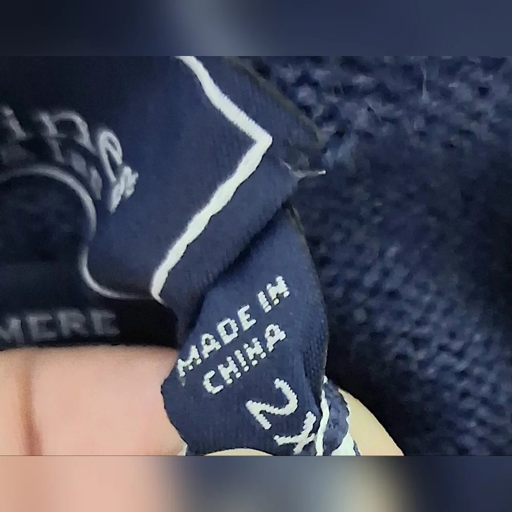 Vineyard Vines stylish navy